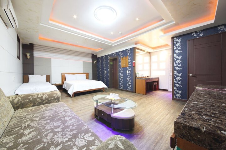 Room 19 of 35