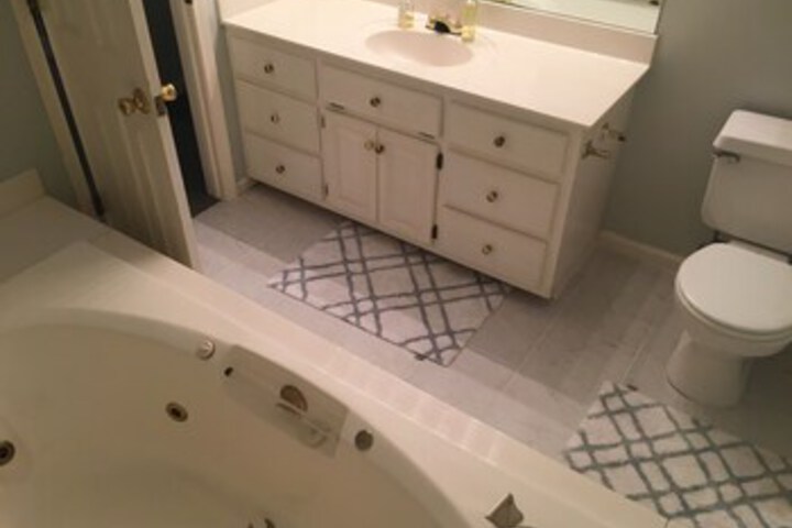 Deep Soaking Bathtub