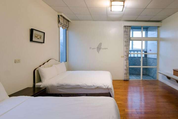 Room 6 of 48