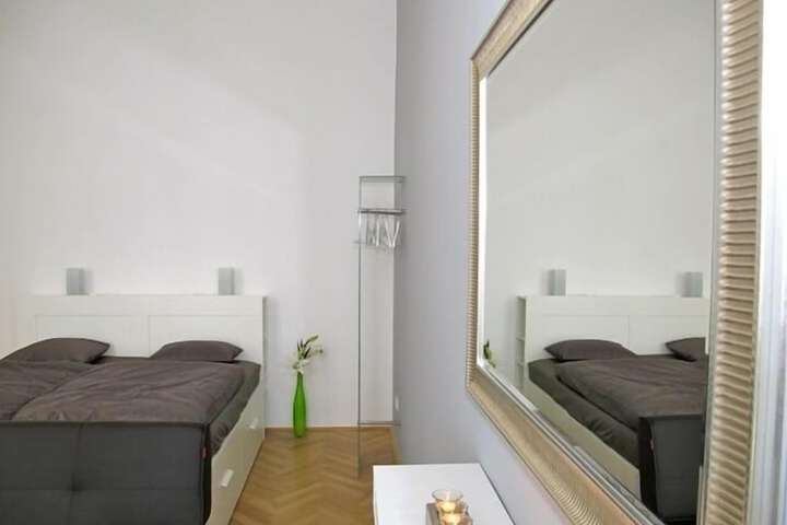 Room 4 of 24