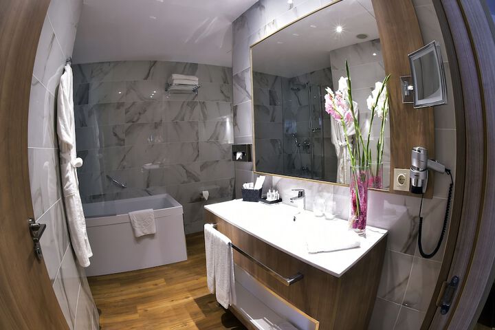 Room 44 of 65