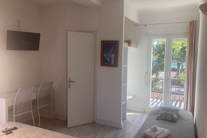 Room 9 of 25