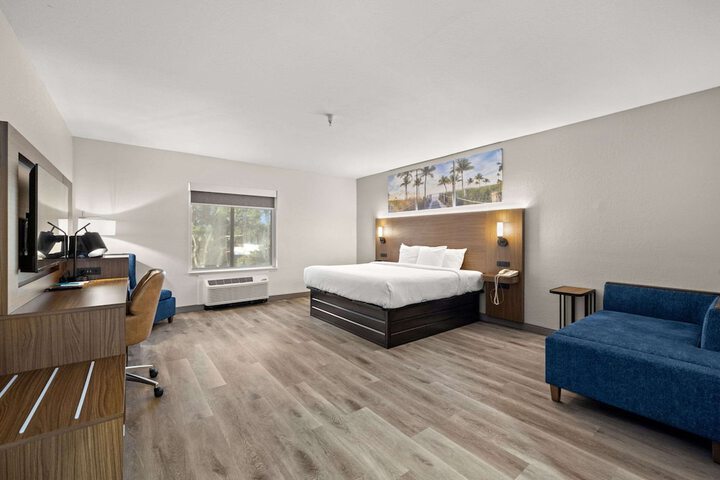1 King Bed Accessible (11 of 22)