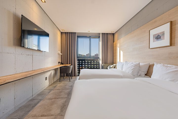 Room 16 of 43