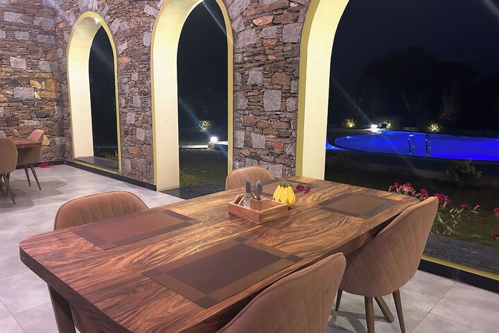 Dining 48 of 76