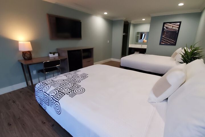 Basic Room 2 Queen Beds (2 of 5)