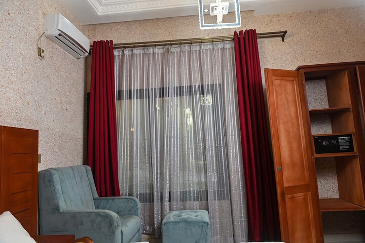 Room 14 of 65