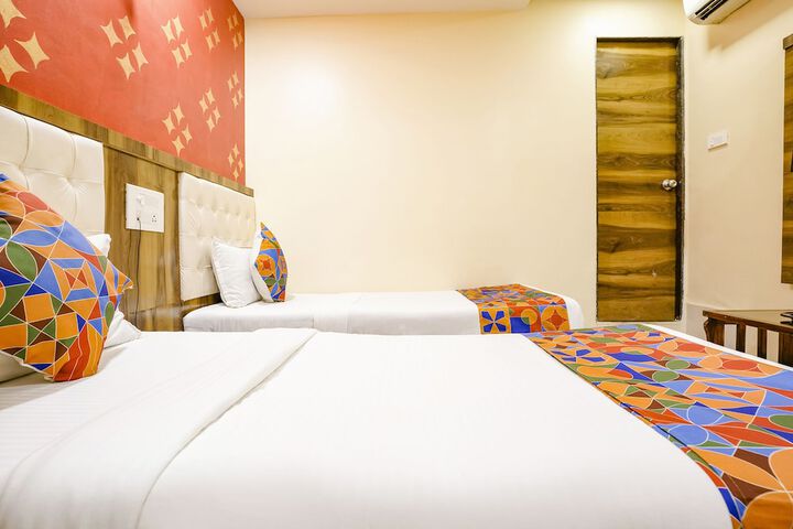 Room 13 of 28