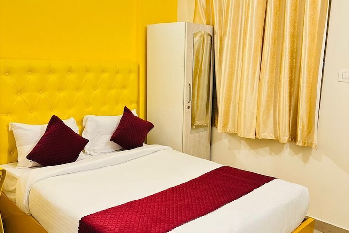 Room 4 of 16