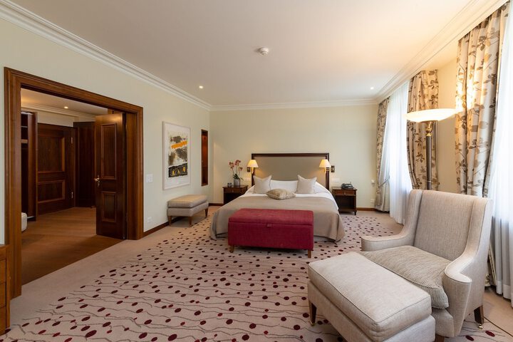 Room 45 of 233
