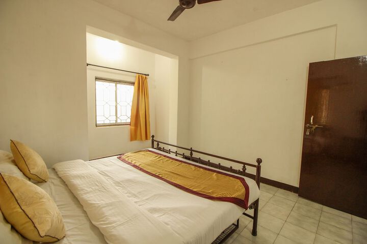 Room 6 of 13