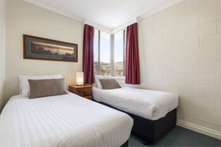 Room 10 of 36