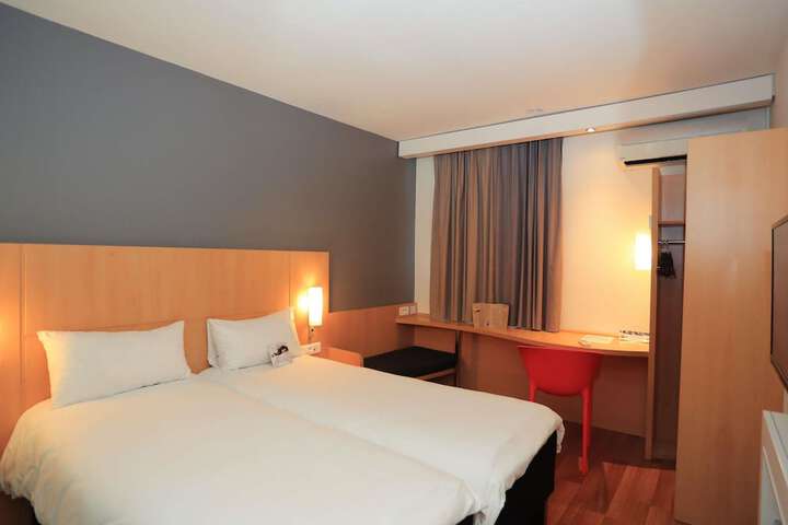 Room 8 of 50