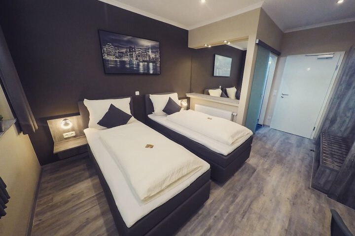 Room 18 of 33