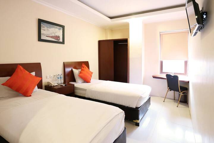 Room 10 of 27