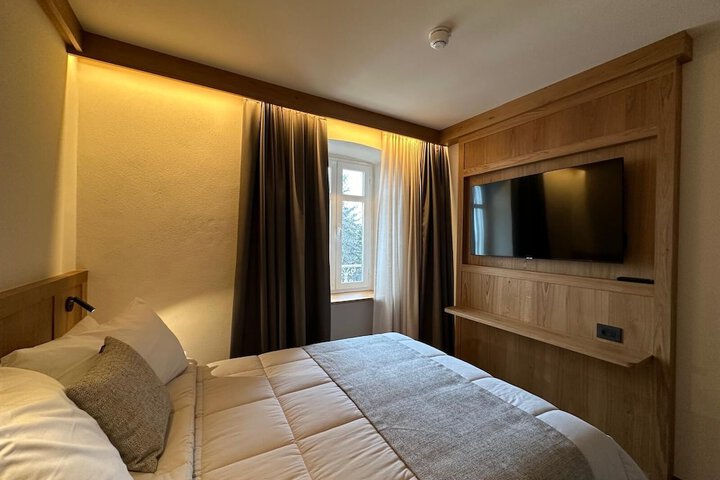 Room 13 of 106