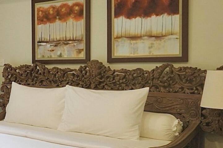 Room 10 of 80