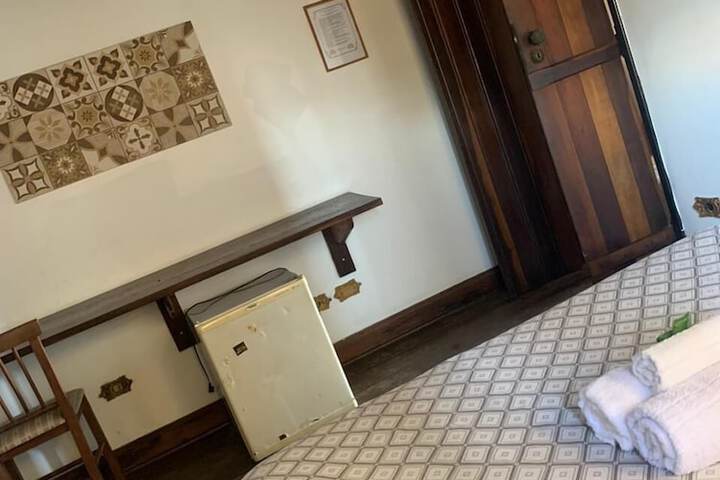Room 5 of 31