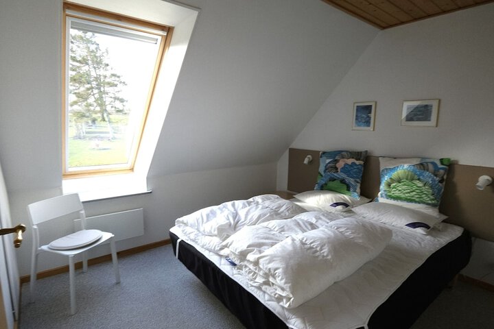 Room 4 of 93