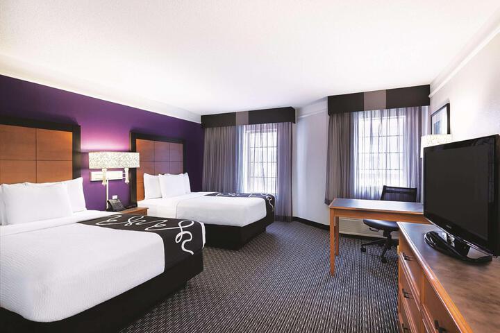 Deluxe King Bed (2 of 14)