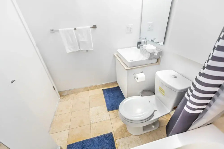 Room 9 of 26