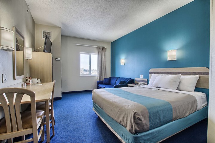 Room 11 of 36