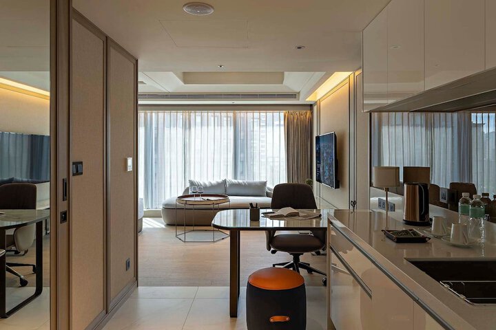 Room 5 of 79