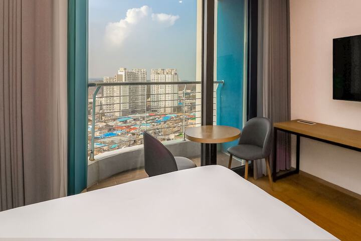 Room 2 of 48