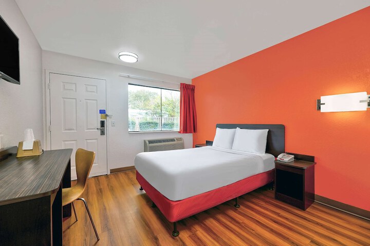1 Double Bed Accessible (9 of 9)