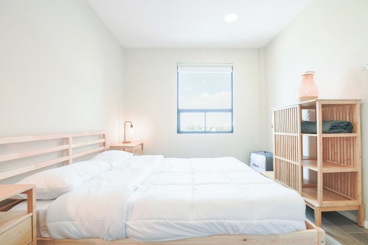 Room 8 of 122