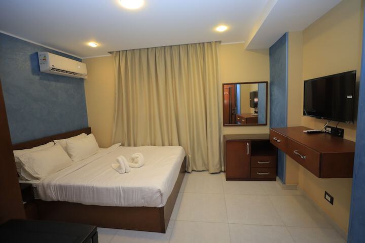 Room 28 of 109