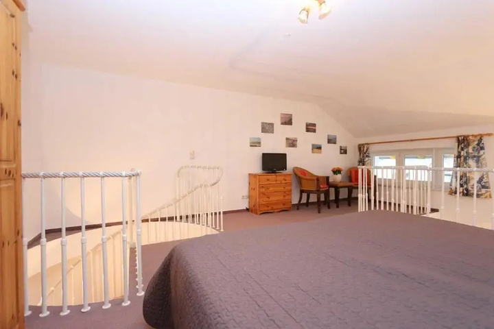 Room 3 of 17