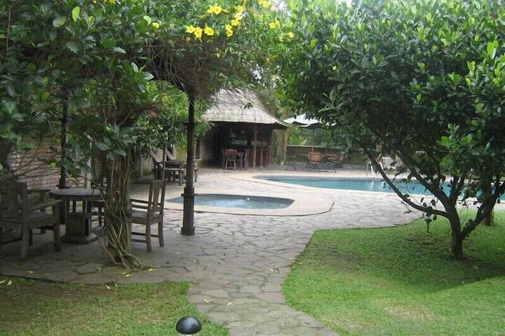 Pools & Facilities