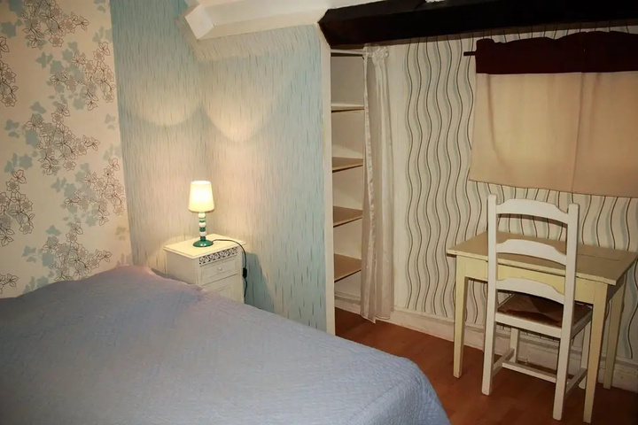 Room 4 of 10