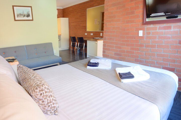 Room 12 of 28