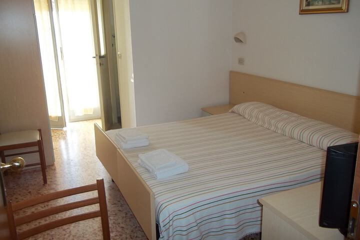 Room 30 of 125