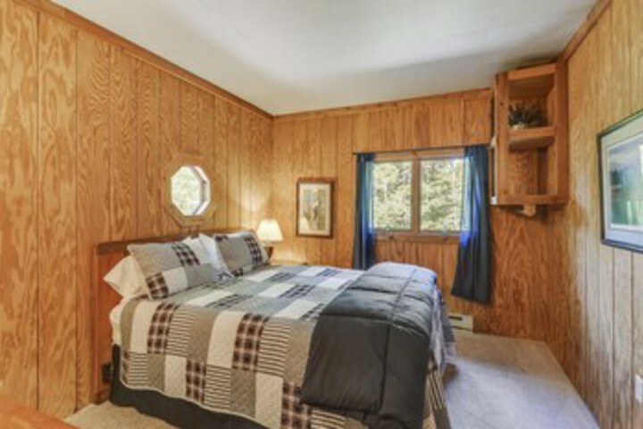 Room 33 of 40