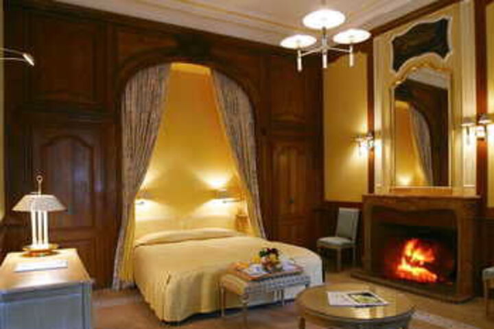 Room 12 of 19