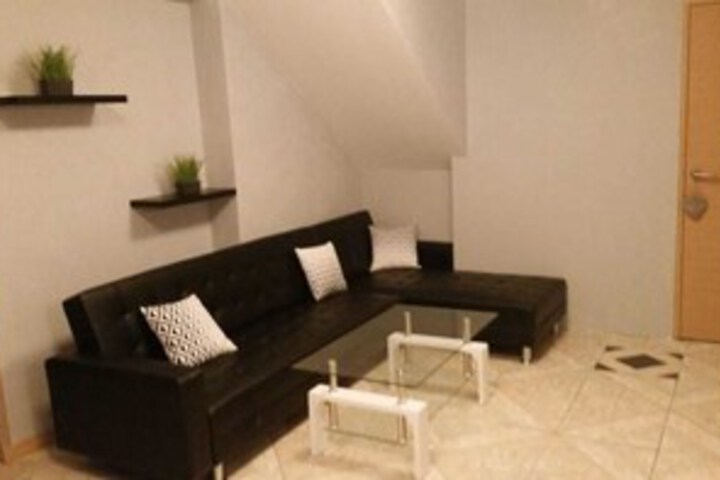 Room 4 of 17