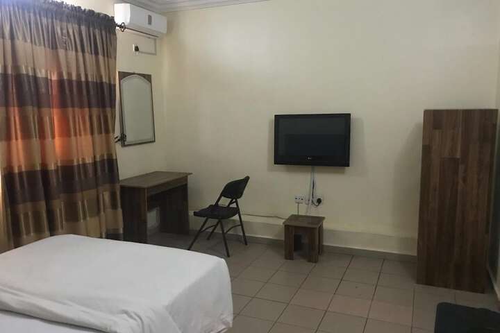 Room 17 of 30