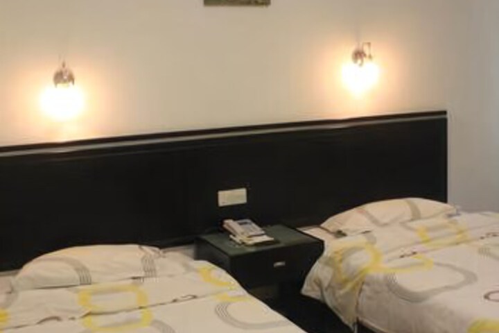Room 8 of 8