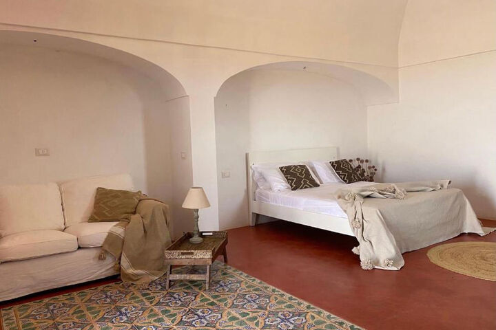 Room 7 of 32