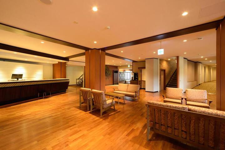 Entrance & Lobby