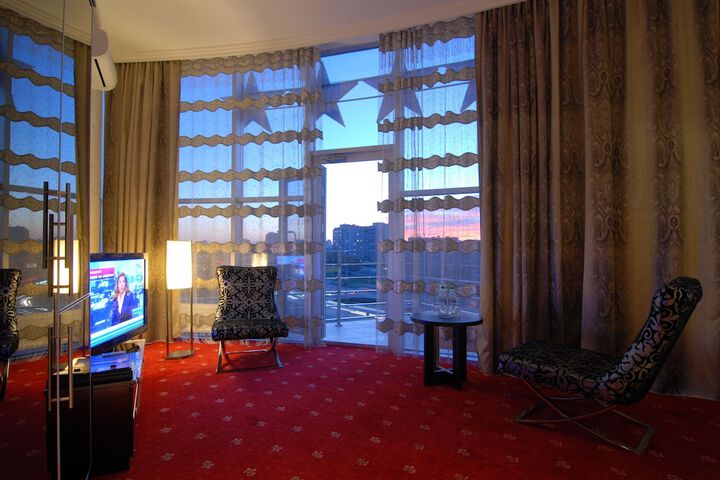 Room 8 of 30