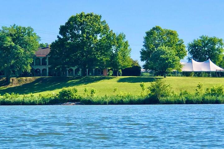 Exterior of Tennessee Room at Tennessee RiverPlace