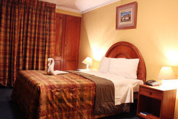 Room 9 of 28
