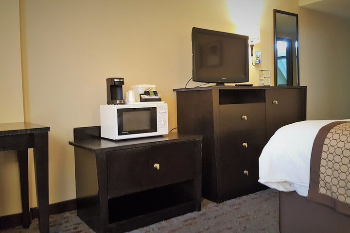 1 King Bed (1 of 19)
