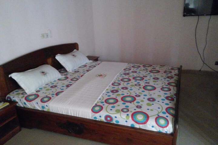 Room 7 of 32