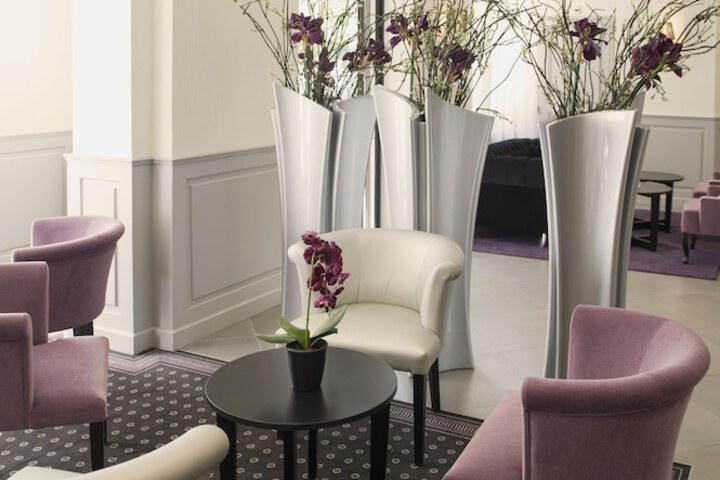 Entrance & Lobby