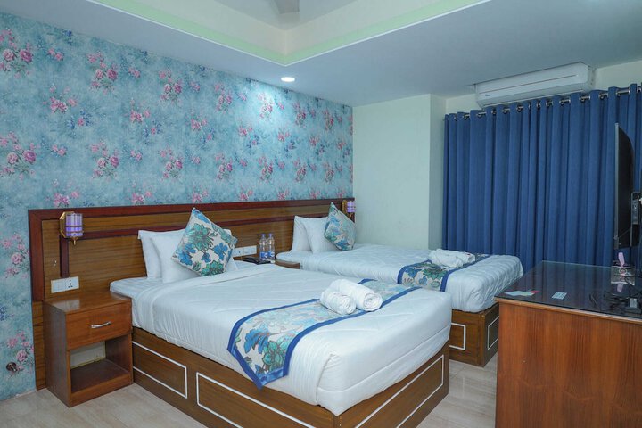 Room 4 of 10